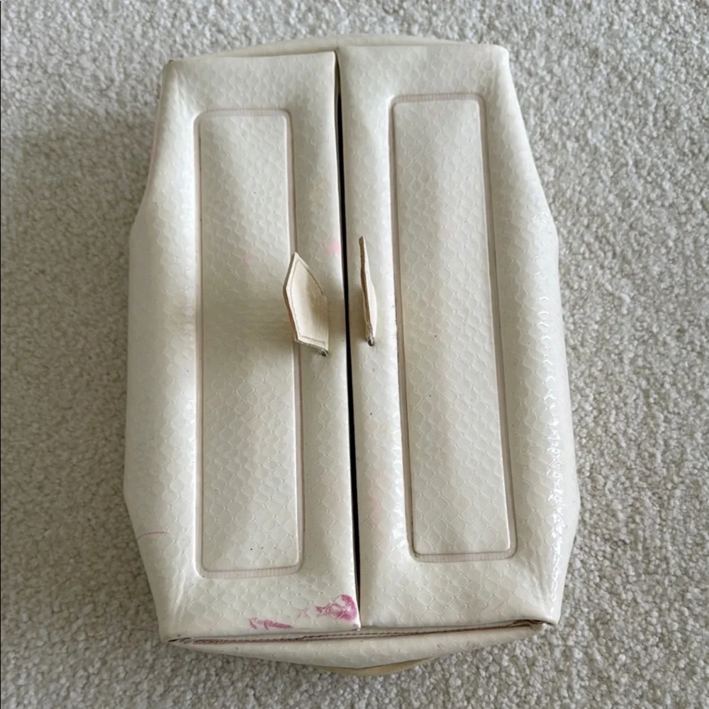 Vintage St Thomas Flip-Top Travel Valet Kit